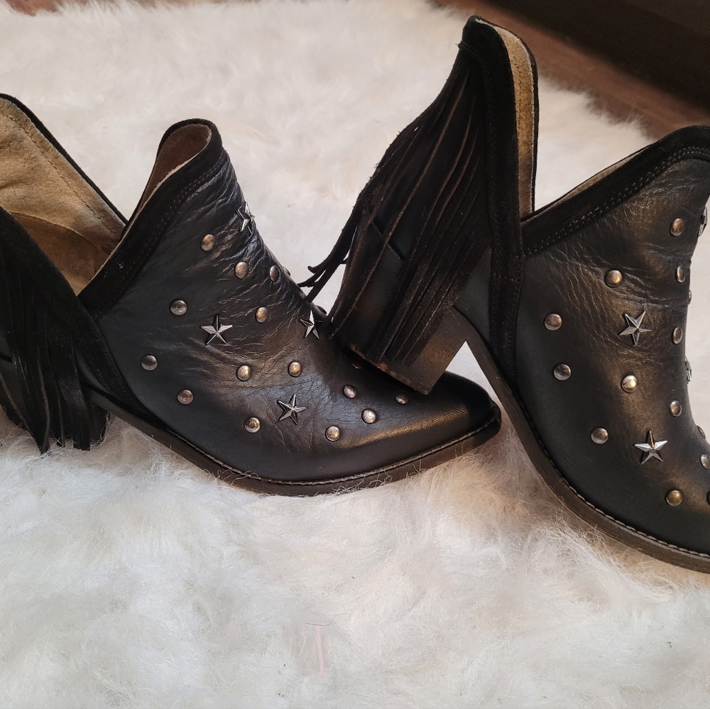 Circle G booties